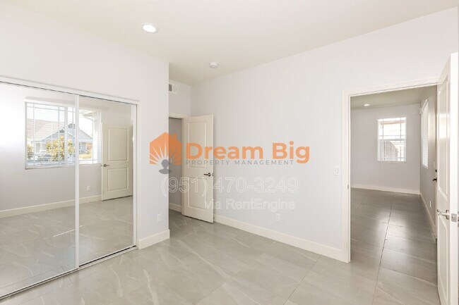 Building Photo - 5167 Peony Ct