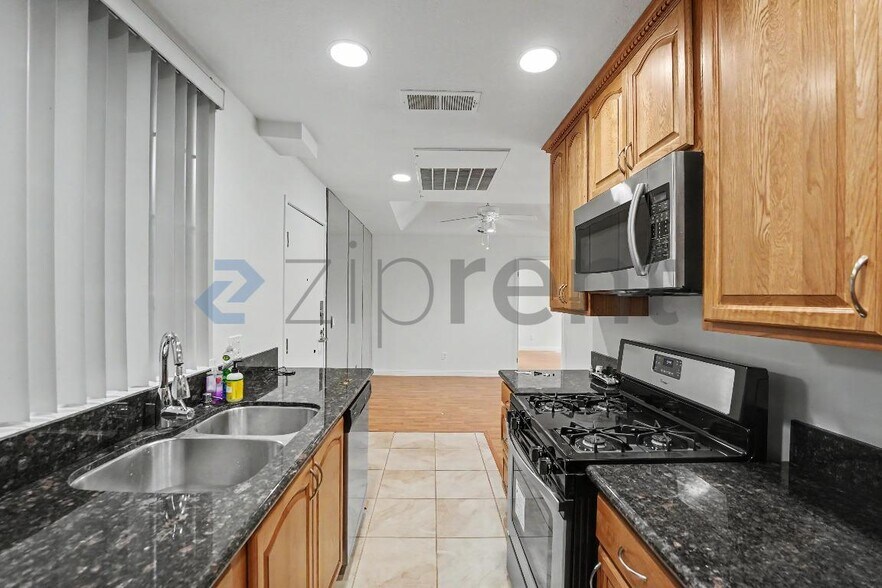 Building Photo - Unit 106