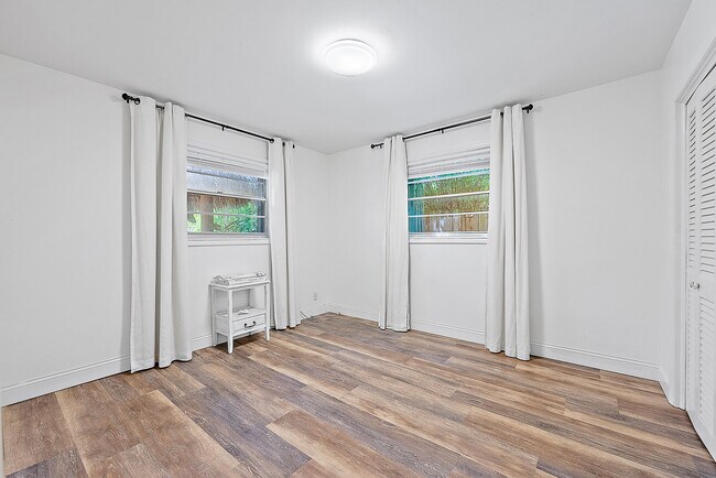 Building Photo - 441 Neptune Rd