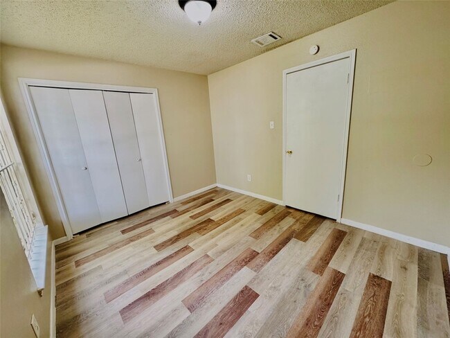 Building Photo - 2523 Woodbough Dr