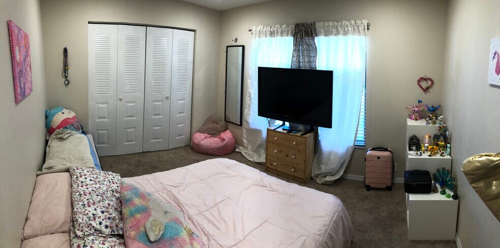 Bedroom #1 - 5643 Minute Man Ct