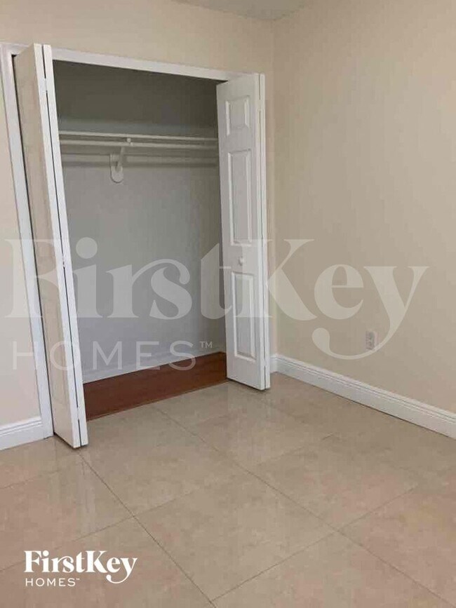 Building Photo - 8410 NW 27th Pl