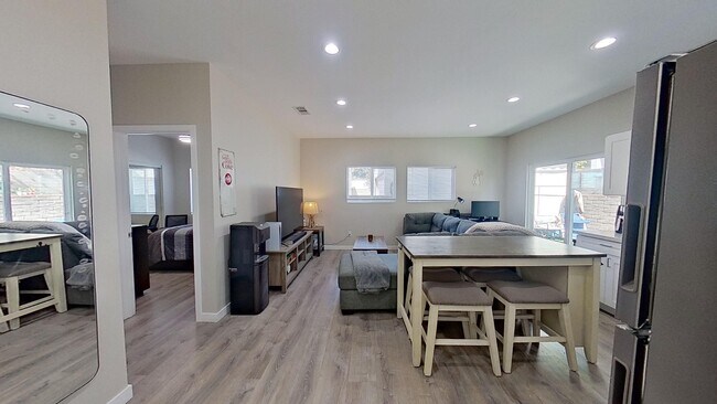 Building Photo - 4929 College Ave