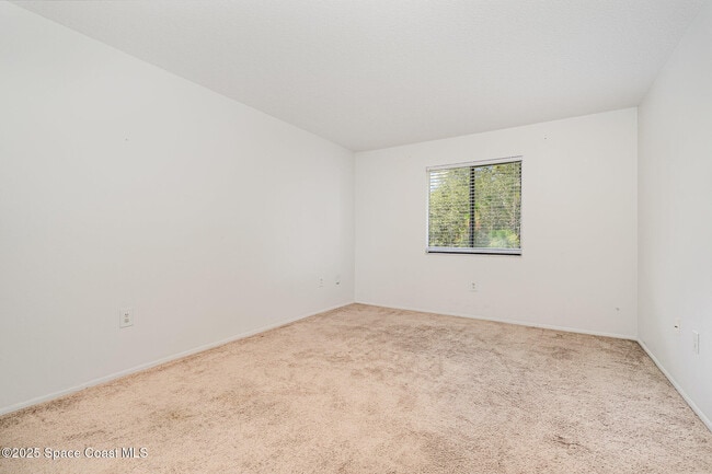 Building Photo - 2224 Flower Tree Cir