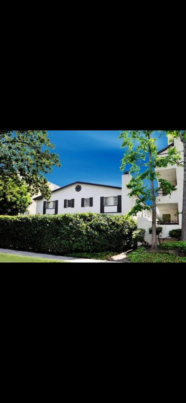 Building Photo - 412 N Louise St