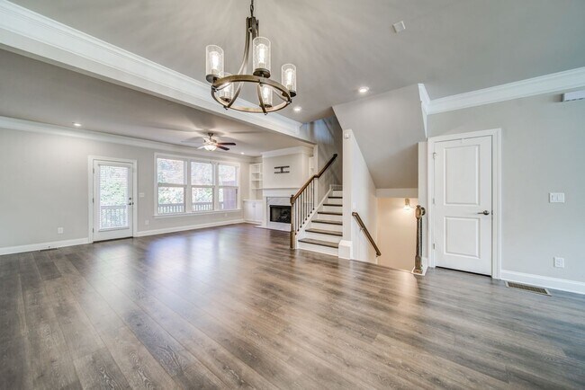 Building Photo - 1363 Harris Way S