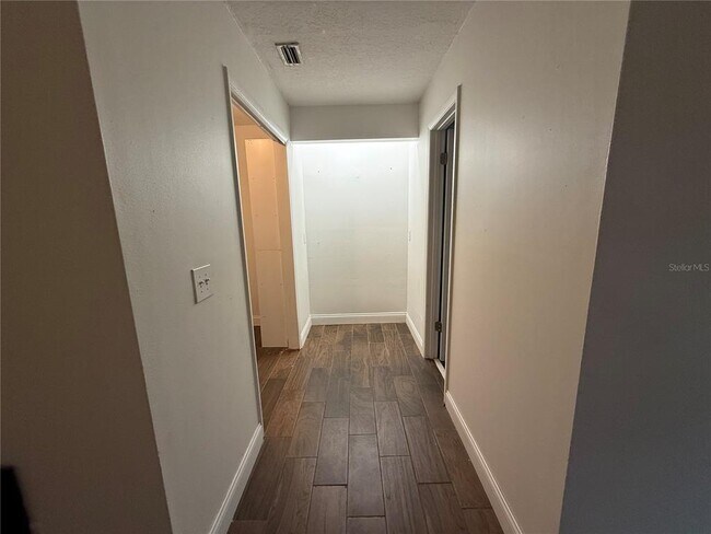 Building Photo - 2680 Bay Leaf Dr