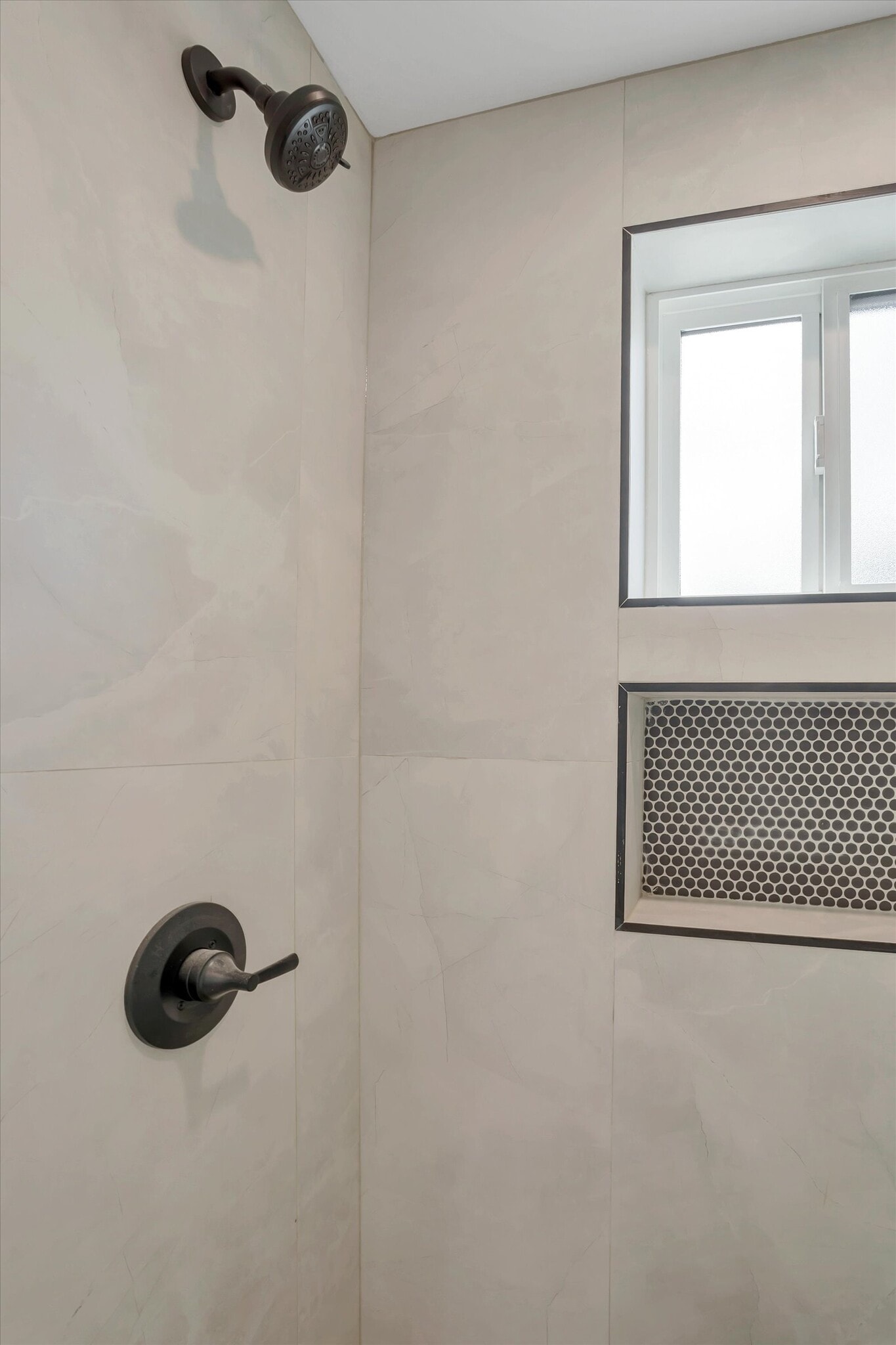 Building Photo - 2116 E 2nd St