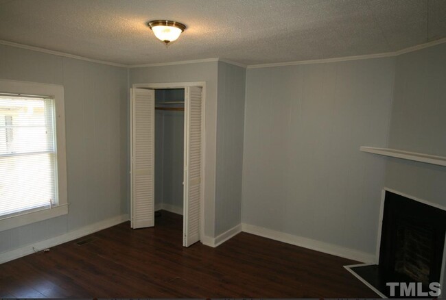 Building Photo - Your Own Home and Yard Centrally Located 3...