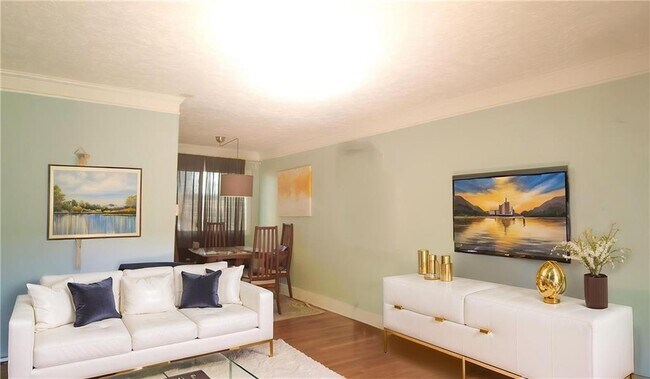 Building Photo - 411 10th St NE