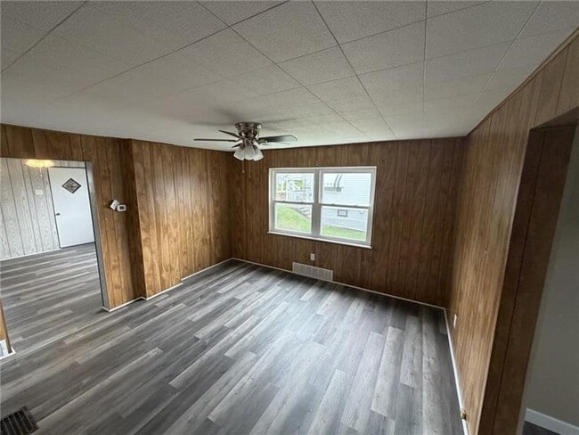 Building Photo - 1154 Eisenhower Dr