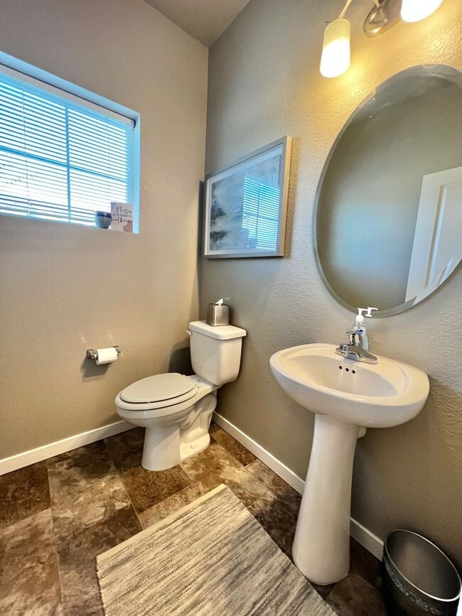 Building Photo - Modern 3 Bed, 2.5 Bath House in North Fort Collins! Available ASAP!