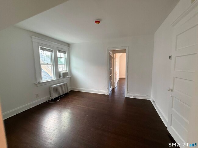 Building Photo - 123 Anson St