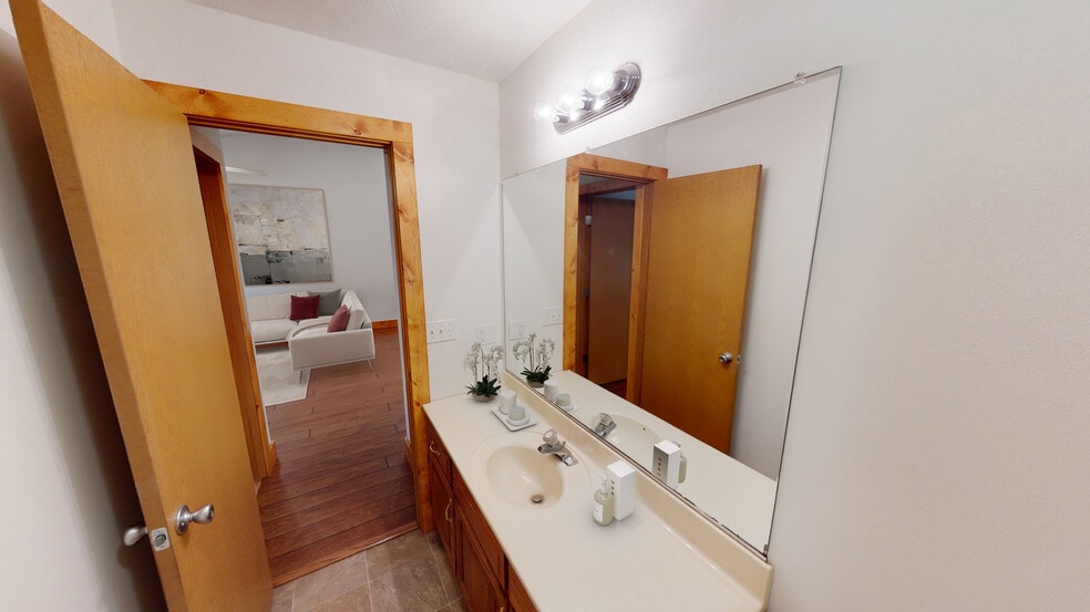 1st Full Bath - 1216 W Ash St