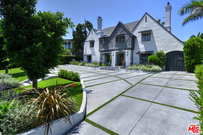 Building Photo - 5005 Los Feliz Blvd