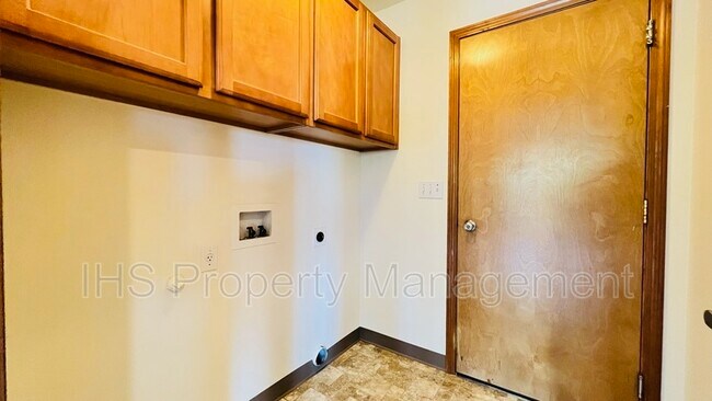 Building Photo - 5131 Milky Way