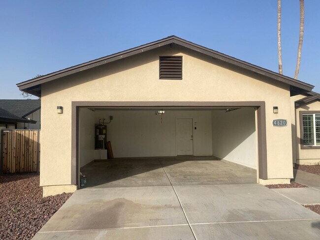 Building Photo - Remodeled 3/2 SFH Glendale, built in 2016