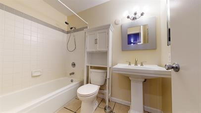 Building Photo - Beautiful 1 Bedroom 1 Bathroom in Pac Heig...