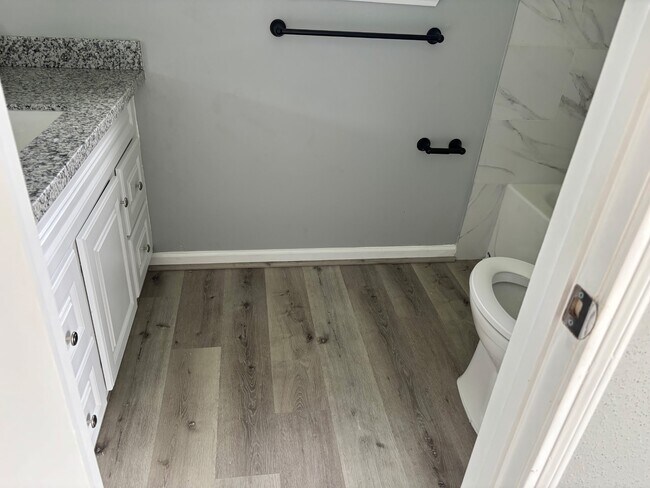 Building Photo - 815 Pebbleshire Dr