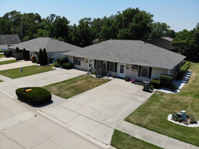 Building Photo - 115-117 South Plum