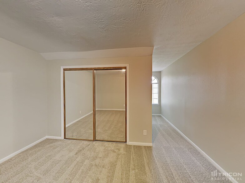 Building Photo - 1411 Chart Dr