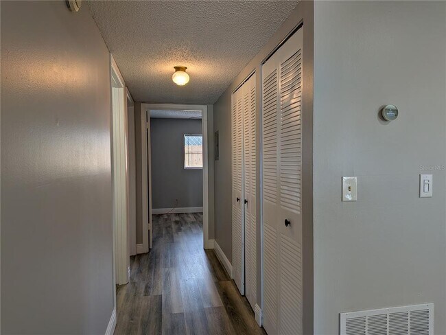 Building Photo - 725 Northlake Blvd