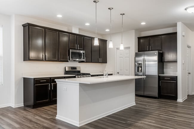 Building Photo - 1985 Kingsley Cir