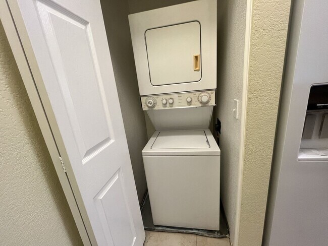 Building Photo - 2 Bedroom 2 bath Available in Sunnyvale, C...