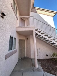 Building Photo - MUST SEE 2 BEDROOM CONDO!