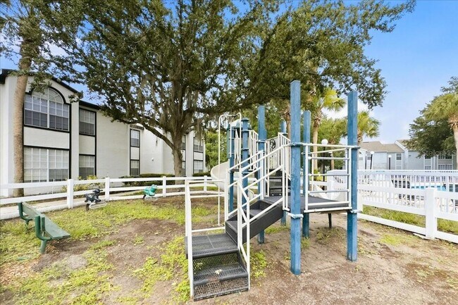 Building Photo - 1612 Columbia Arms Cir