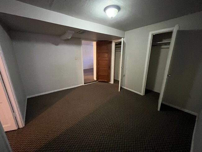 Building Photo - Charming 2 Bed, 1 Bath Lower Level Unit wi...