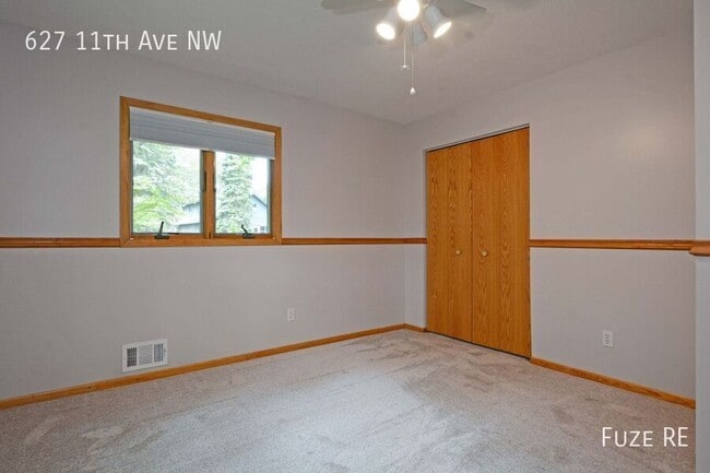 Building Photo - 627 11th Ave NW