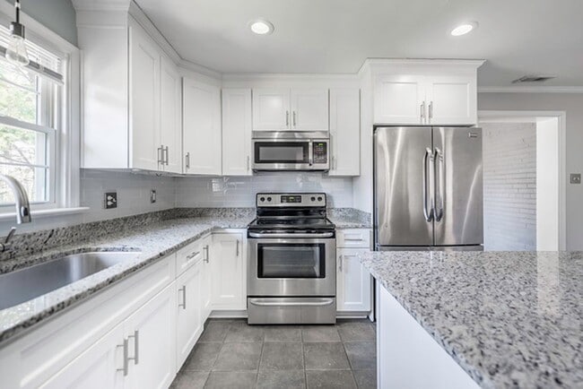 Building Photo - Beautiful Home Near Pony Pasture!