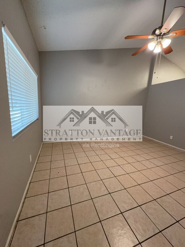 Building Photo - 5136 E Evergreen St