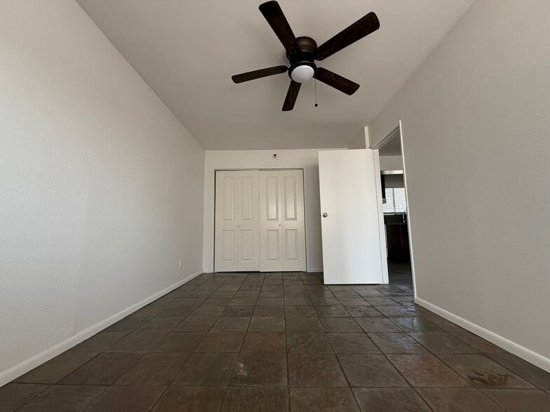 Building Photo - 1816 N Gramercy Pl