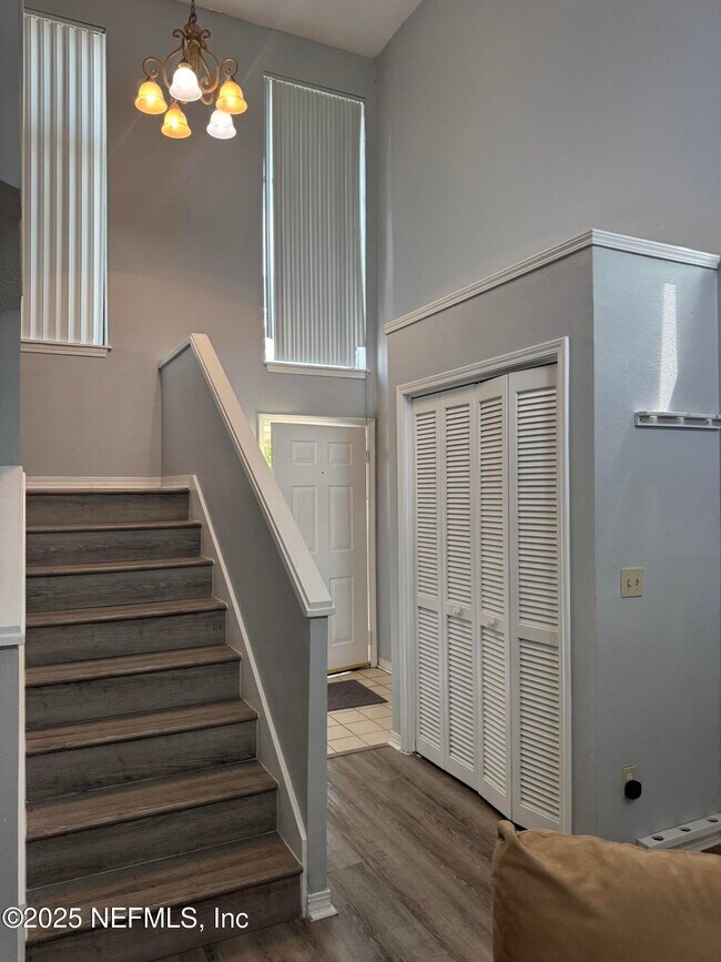 Building Photo - 1616 Mardis Pl W