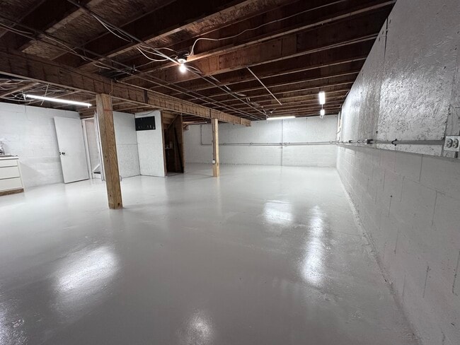 Building Photo - 84 Oak Hill Rd