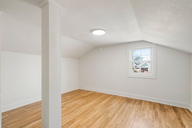 Building Photo - 1338 S Florence Ave