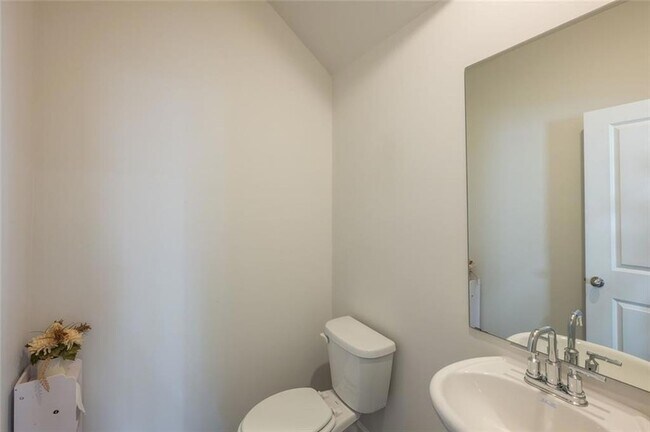 Building Photo - 345 Timberland Ave