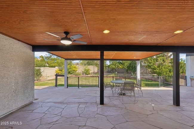 Building Photo - 5704 E Estrid Ave