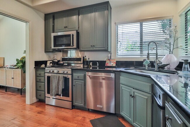 Building Photo - 1243 Clippers Cir
