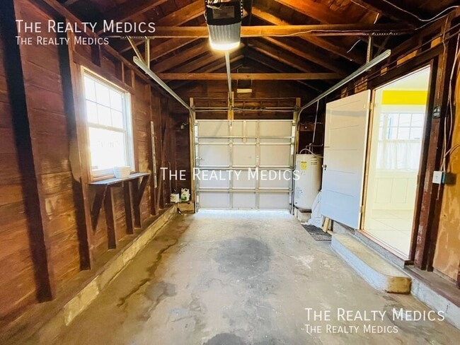 Building Photo - 1332 W Princeton St