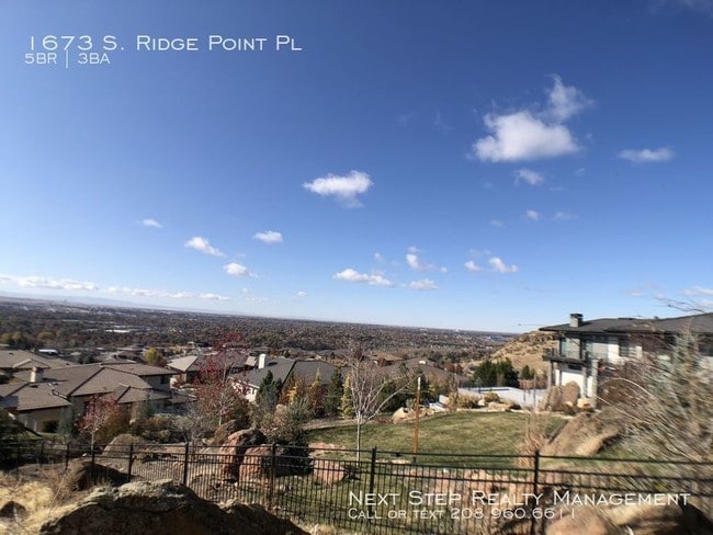 Building Photo - 5 bed 3 bath - Right Next to Table Rock