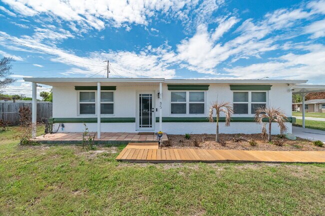 Building Photo - Remodeled 3/2 in Central Merritt Island!