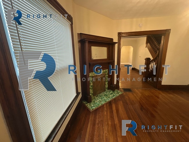 Building Photo - Freshly Renovated Home in Miamisburg