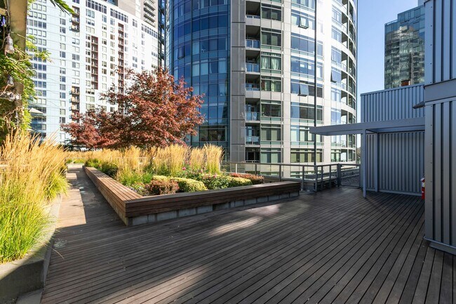 Building Photo - 3601 S River Pkwy