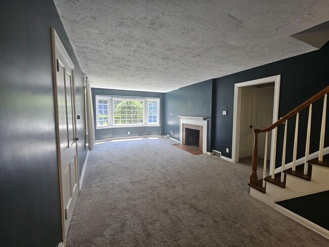 Building Photo - Spacious 5-Bedroom 2.5 Bath Home