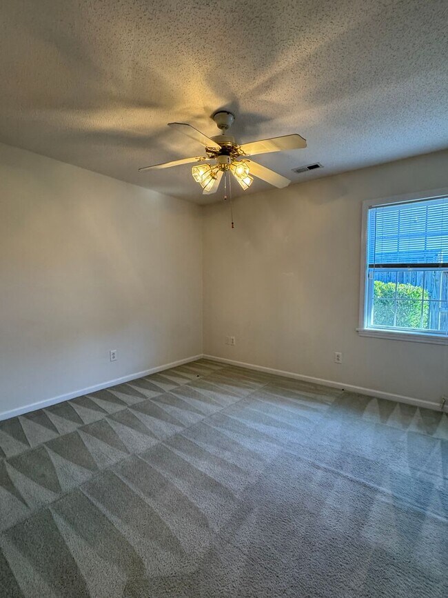 Building Photo - Not to be Missed on Heritage Square!