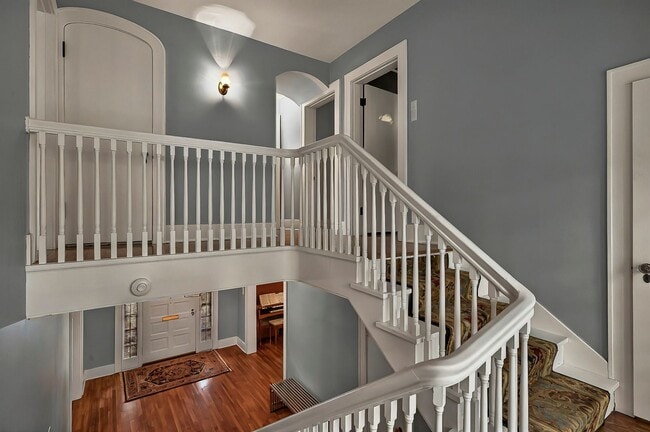 Building Photo - Move In Ready! 5 bedroom 3.5 bath near Was...