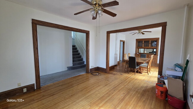 Building Photo - 6 Bed 2 bath FRESH PAINT - Single Family H...
